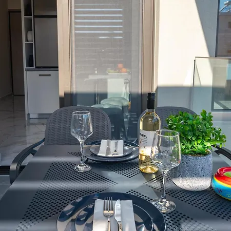 Thalo Maison * 干尼亞